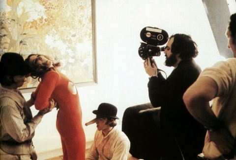 Stanley-Kubrick-filming-the-Singing-in-the-rain-rape-scene-for-A-Clockwork-Orange-1972-