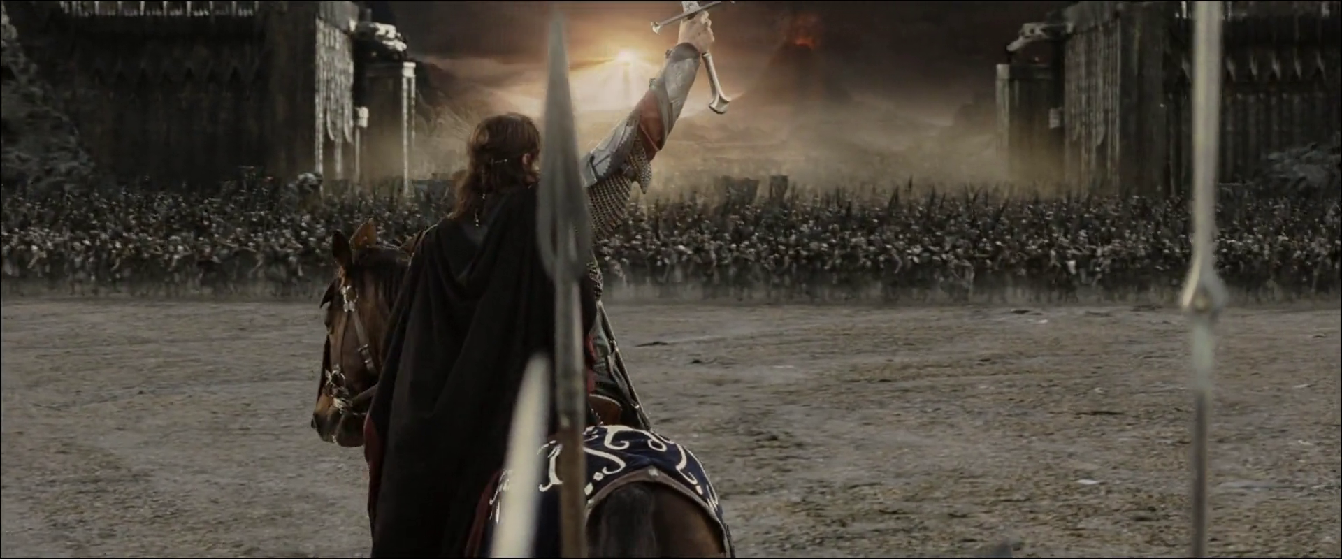 Третий с конца. Арагорн Возвращение короля битва. Властелин колец Возвращение короля Арагорн. Арагорн Король Гондора.